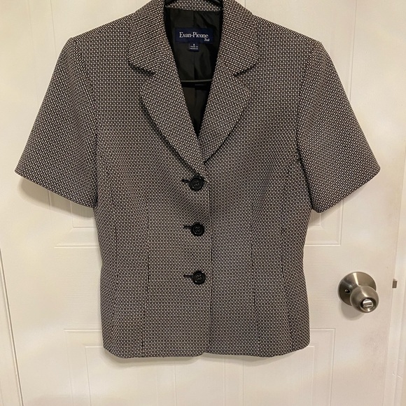 Women suit (skirt,short jacket) size medium -8 - Picture 3 of 4